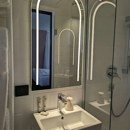 Hotel Western Bretagne Montparnasse 4*