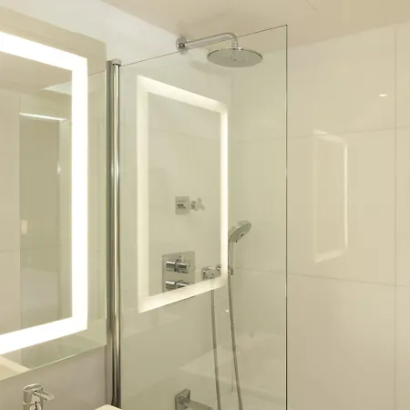 ホテル ベストウエスタン ブルターニュ モンパルナス