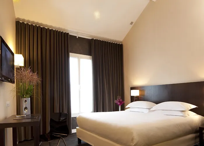 Western Bretagne Montparnasse Hotel