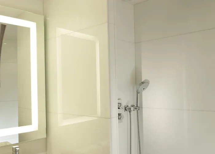 Western Bretagne Montparnasse Hotel