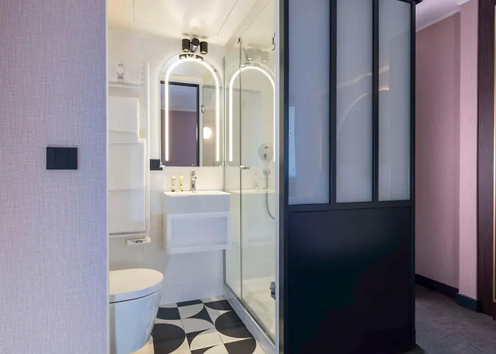 Western Bretagne Montparnasse Hotel 4*