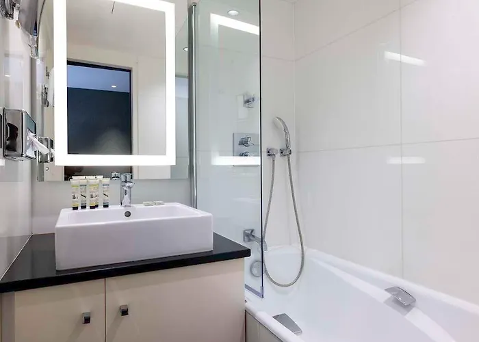 Best Western Plus Bretagne Montparnasse Parigi